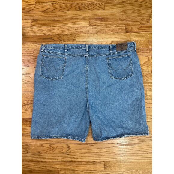 VTG Wrangler Men's jean Shorts Sz 54 Light Wash Relaxed Fit Union made USA denim - Picture 2 of 8